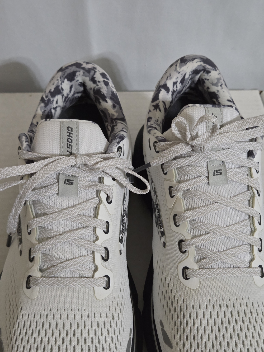 Brooks Ghost 15 Running Shoes White Grey Camo US Women Size 9 - Picture 5 of 10